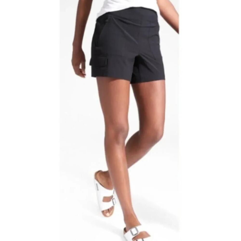 Athleta Chelsea Cargo Shorts Black Zipper Pockets Stretch Size 2